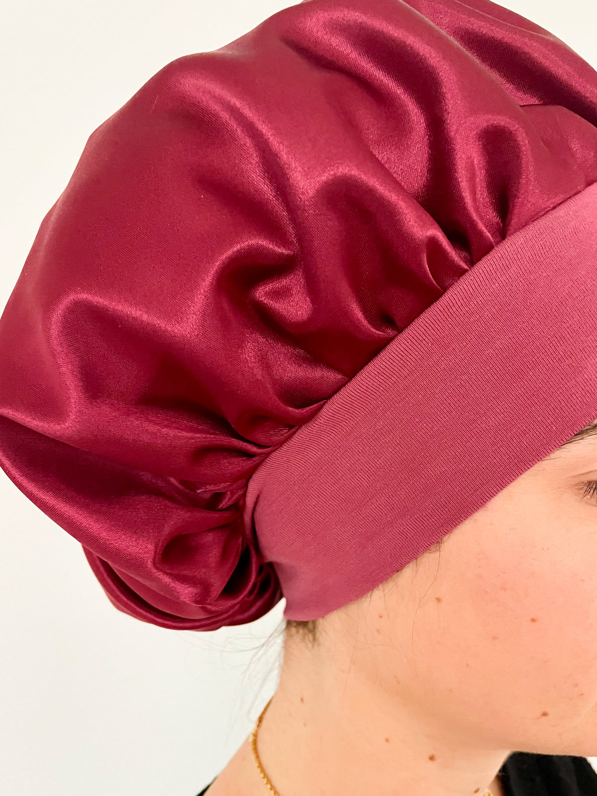 Bonnet de soin en satin avec bandeau