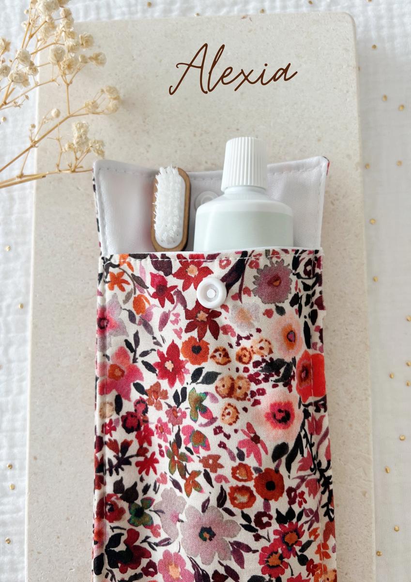 Étui imperméable pour brosse à dents, dentifrice et couverts