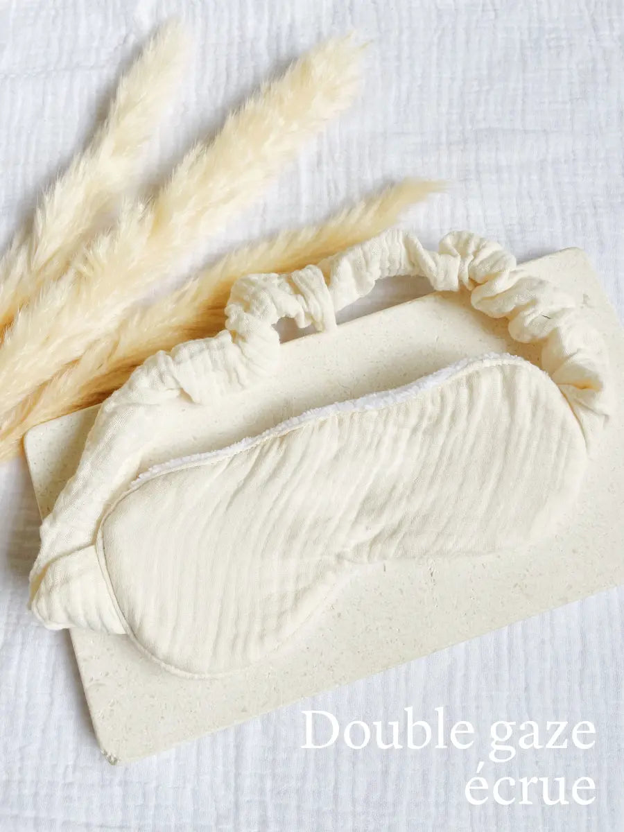 Masque de nuit avec finitions « froufrous » - Double gaze écrue