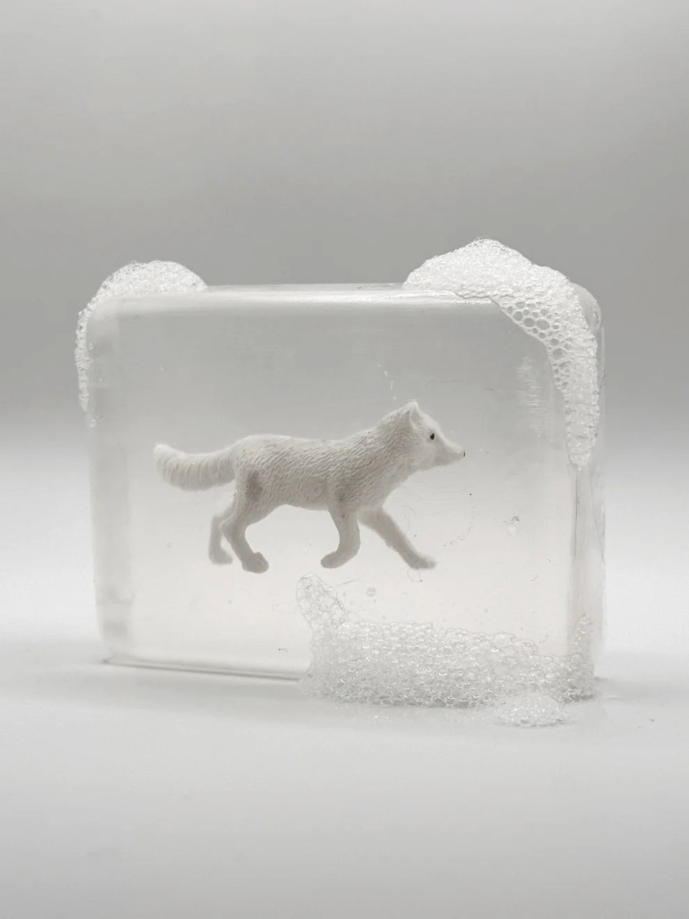 Savon avec figurines au choix (animaux, dinosaures, ...) - Loup des neiges