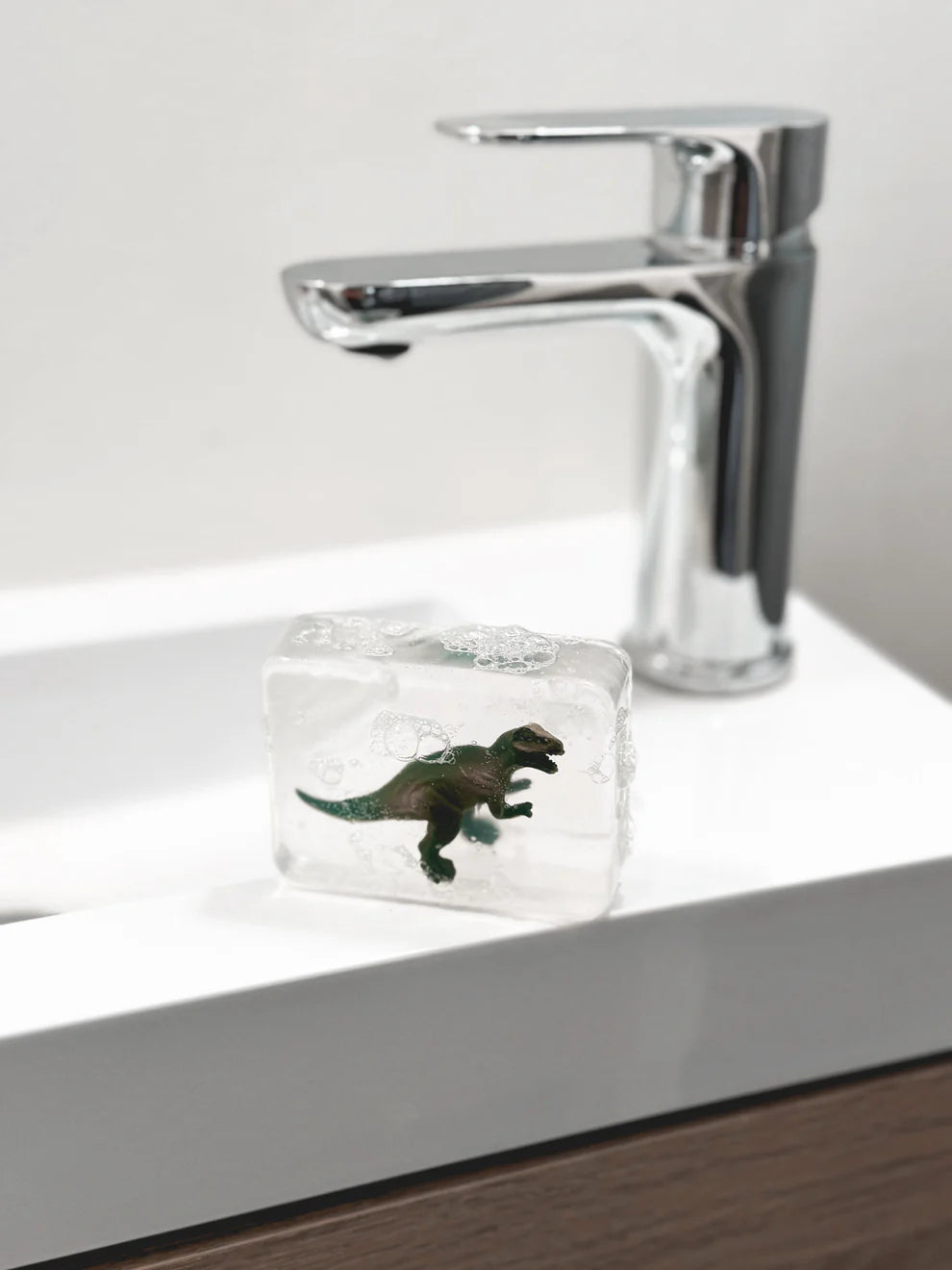 Savon avec figurines au choix (animaux, dinosaures, ...) - T-rex