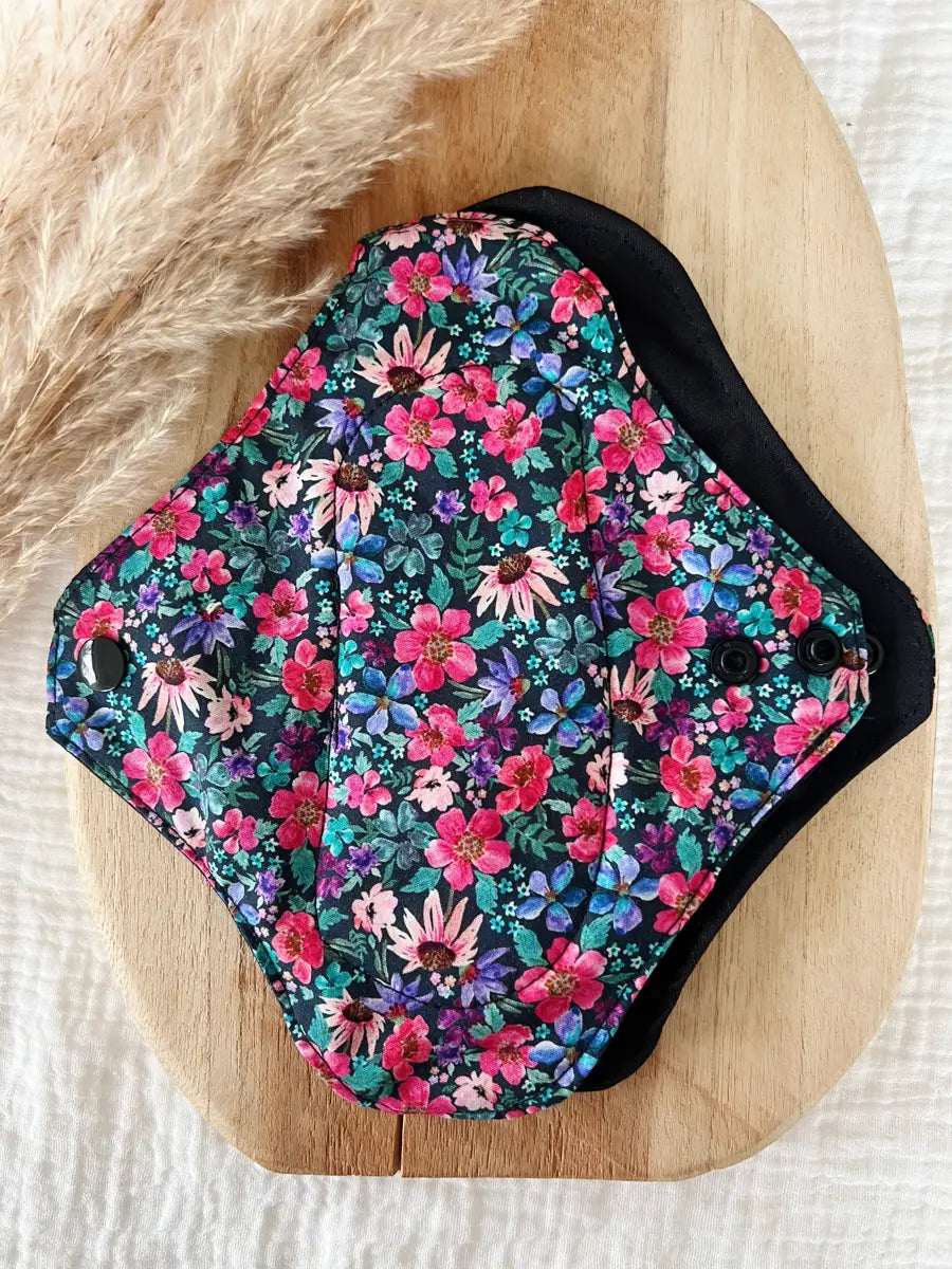 Serviette lavable flux MOYEN – Serviette hygiénique de jour - Black bloom